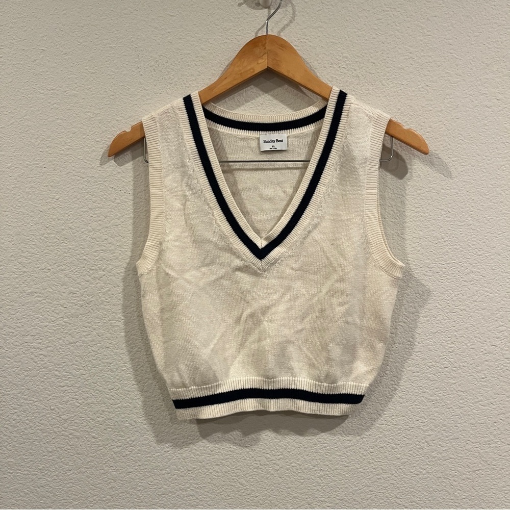 Aritzia Sunday Best merino wool blend cream size small sweater vest cropped